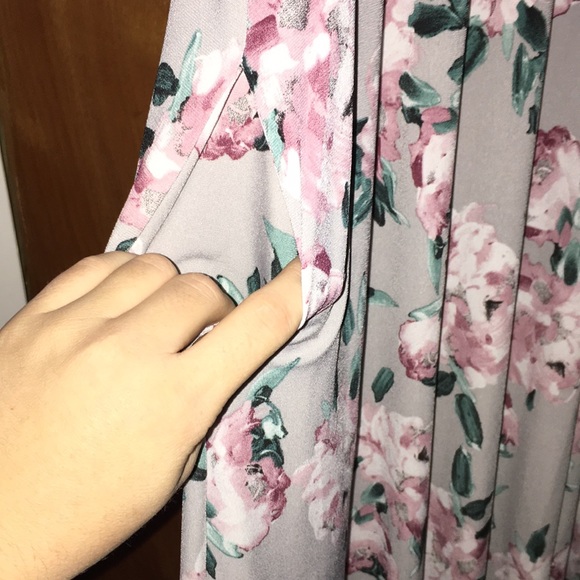 Maternity Floral Dress - Picture 4 of 6